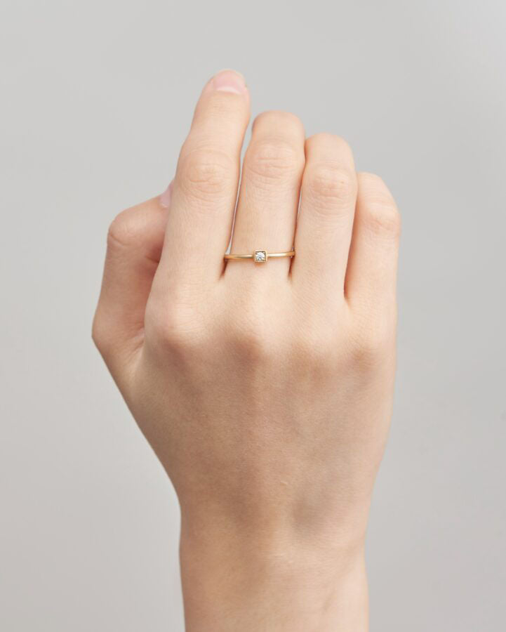 square ring 01 K18